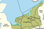 Fundort der untersuchten Torfreste. Weite Teile der heutigen Deutschen, Niederländischen und Dänischen Nordsee waren nach der letzten Eiszeit Festland mit üppigen Sümpfen, Flussauen, Seen und Wäldern (Küstenlinien nach Walker et al., 2020; Antiquity). 