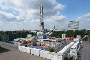 Abteufen der GeneSys-Geothermiebohrung auf dem Gelände des Geozentrums in Hannover